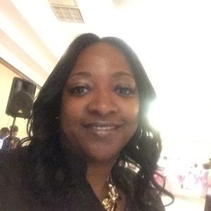 Meet your Posher, Akia